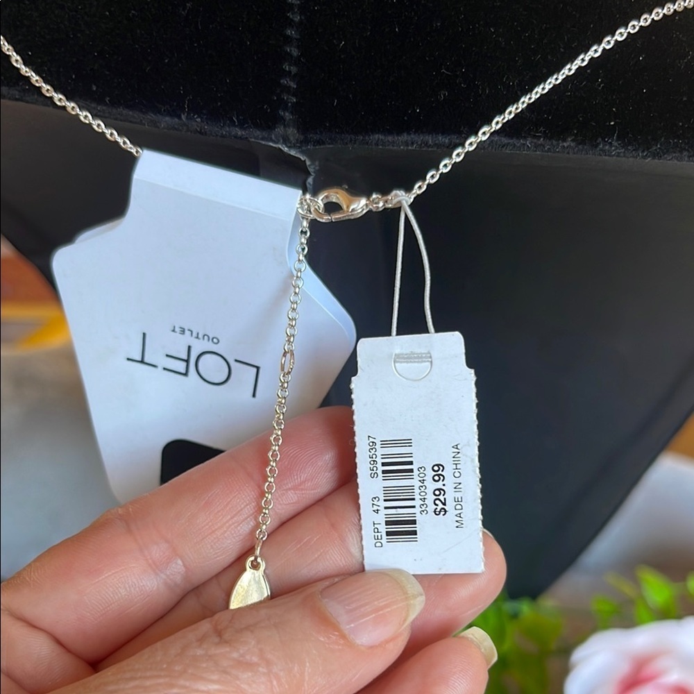 Elegant Silver Pendant Necklace - Picture 3 of 4